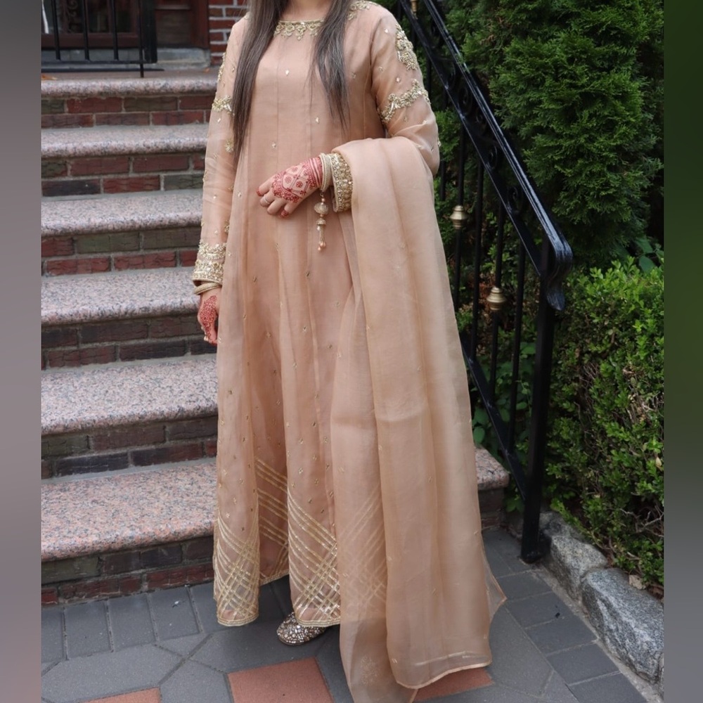 Agha Noor Ready To Wear Dress - Picture 2 of 3